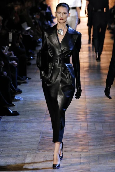 Look 19